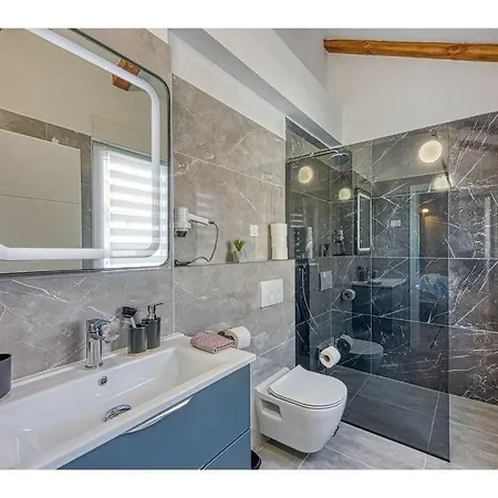Hotel Manda Comfortable 3*