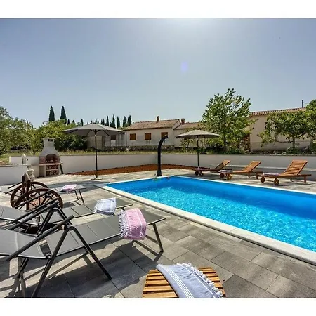 Hotel Manda Comfortable 3*