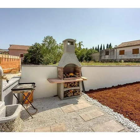 Manda Comfortable Hotel 3*
