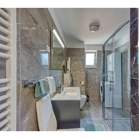 Manda Comfortable Hotel 3*